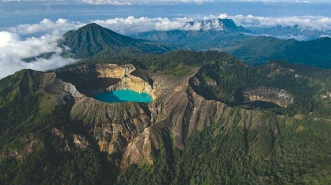 10 Daftar Pilihan Gunung Cantik di Daerah NTT, Favorit Para Wisatawan Dengan Pesona Indahnya 1 10 Daftar Pilihan Gunung Cantik di Daerah NTT, Favorit Para Wisatawan Dengan Pesona Indahnya 1