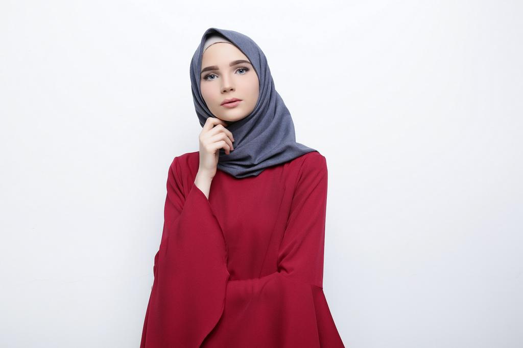10 Warna Kerudung Yang Cocok Dengan Baju Merah 3