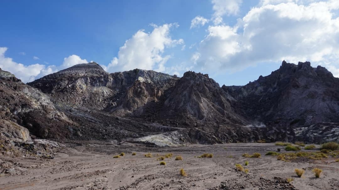 10 Daftar Pilihan Gunung Cantik di Daerah NTT, Favorit Para Wisatawan Dengan Pesona Indahnya 2 10 Daftar Pilihan Gunung Cantik di Daerah NTT, Favorit Para Wisatawan Dengan Pesona Indahnya 2