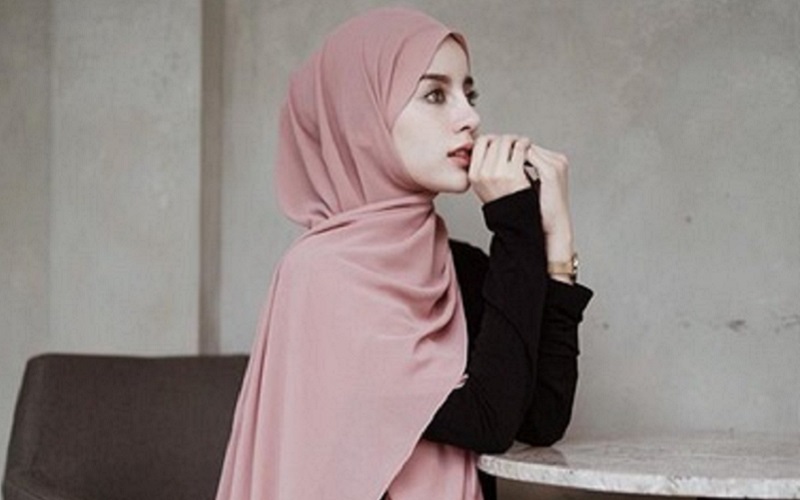 10 Warna Kerudung Yang Pas Buat Baju Hitam, Favorit Sejuta Umat 1 10 Warna Kerudung Yang Pas Buat Baju Hitam, Favorit Sejuta Umat 1