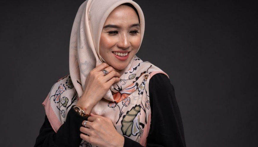 10 Warna Kerudung Yang Pas Buat Baju Hitam, Favorit Sejuta Umat 10 10 Warna Kerudung Yang Pas Buat Baju Hitam, Favorit Sejuta Umat 10