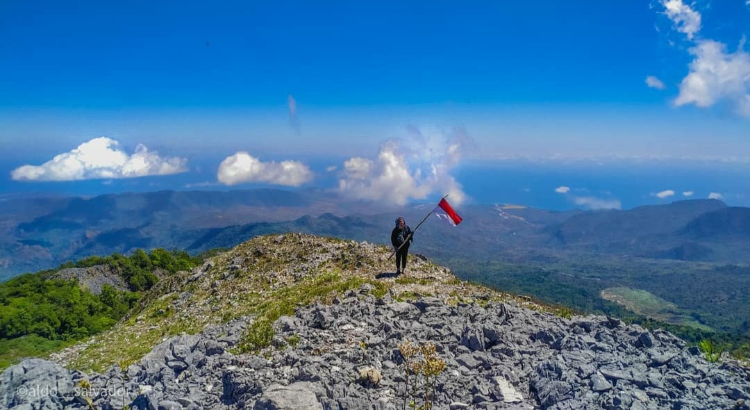 10 Daftar Pilihan Gunung Cantik di Daerah NTT, Favorit Para Wisatawan Dengan Pesona Indahnya 5 10 Daftar Pilihan Gunung Cantik di Daerah NTT, Favorit Para Wisatawan Dengan Pesona Indahnya 5