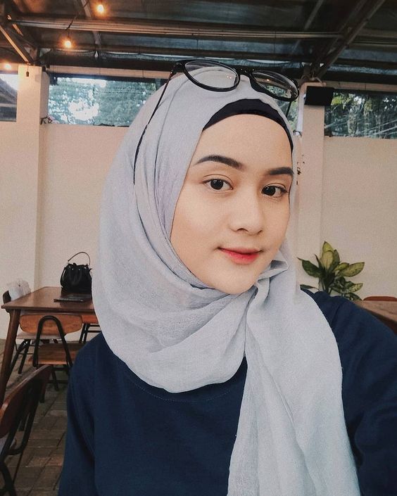 10 Warna Kerudung Yang Pas Buat Baju Hitam, Favorit Sejuta Umat 5 10 Warna Kerudung Yang Pas Buat Baju Hitam, Favorit Sejuta Umat 5