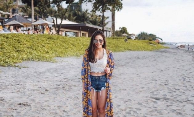 10 Inspirasi Outfit Yang Cocok Untuk Pergi Ke Pantai 1