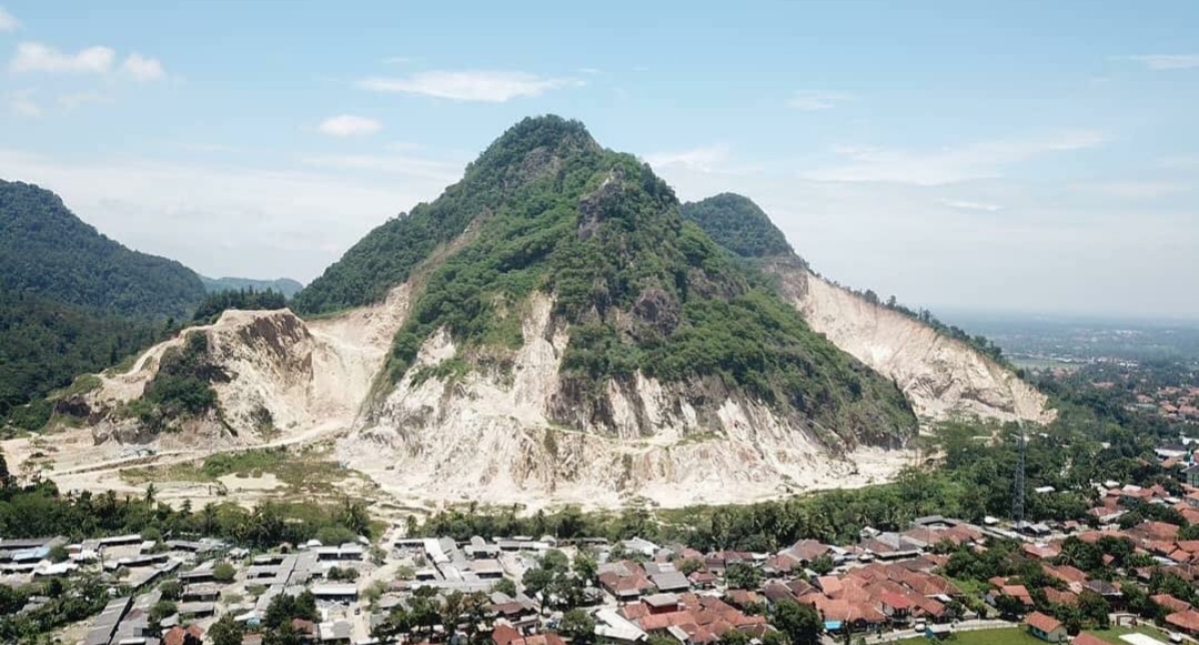 6 Daftar Pilihan Gunung di Daerah Cirebon, Ada Yang Menjadi Tuan Rumah Edelweis 5 6 Daftar Pilihan Gunung di Daerah Cirebon, Ada Yang Menjadi Tuan Rumah Edelweis 5
