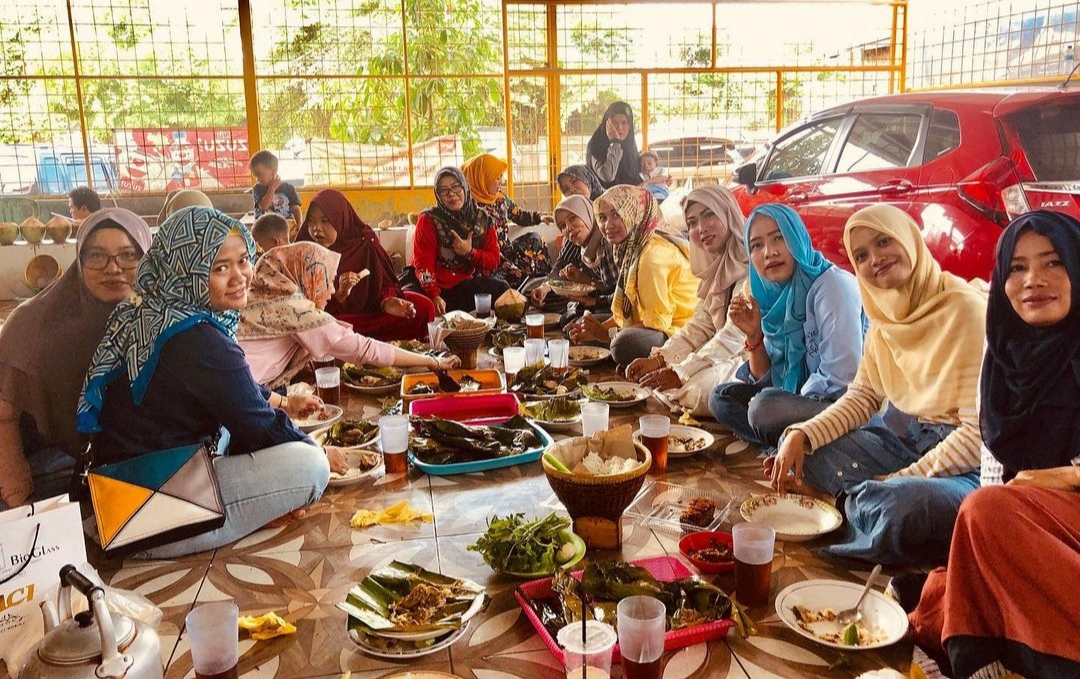 10 Referensi Tempat Makan Untuk Berbuka Puasa Bersama Keluarga Terdekat di Karawang Yang Asyik 2 10 Referensi Tempat Makan Untuk Berbuka Puasa Bersama Keluarga Terdekat di Karawang Yang Asyik 2