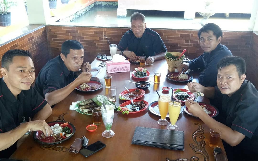 10 Referensi Tempat Makan Untuk Berbuka Puasa Bersama Keluarga Terdekat di Karawang Yang Asyik 3 10 Referensi Tempat Makan Untuk Berbuka Puasa Bersama Keluarga Terdekat di Karawang Yang Asyik 3