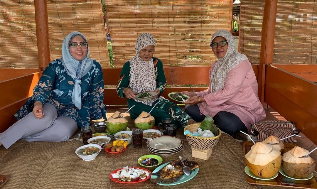 10 Referensi Tempat Makan Untuk Berbuka Puasa Bersama Keluarga Terdekat di Karawang Yang Asyik 4 10 Referensi Tempat Makan Untuk Berbuka Puasa Bersama Keluarga Terdekat di Karawang Yang Asyik 4