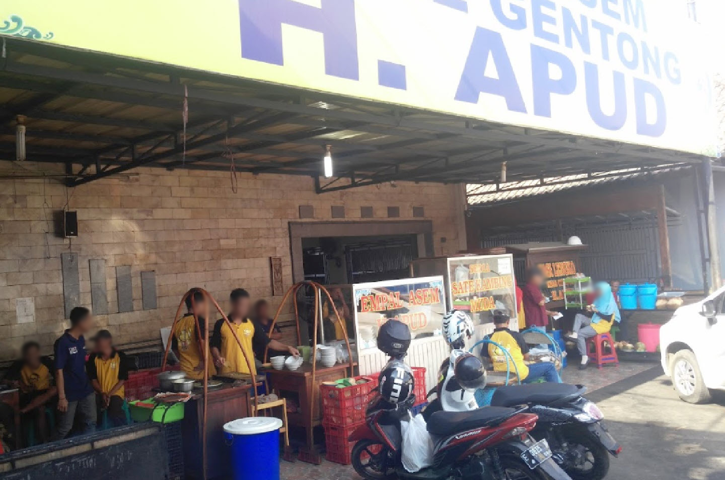 10 Daftar Tempat Makan Populer Yang Asyik Buat Bukber di Cirebon, Yuk Ajak Keluarga Kesini! 7 10 Daftar Tempat Makan Populer Yang Asyik Buat Bukber di Cirebon, Yuk Ajak Keluarga Kesini! 7