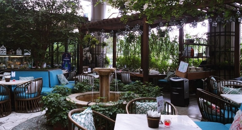 10 Rekomendasi Tempat Bukber Terdekat di Wilayah Jakarta Selatan Yang Dapat Menyegarkan Harimu 9