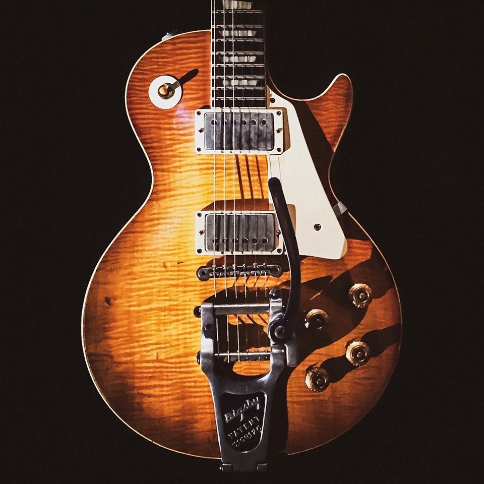 10 Gitar Termahal di Dunia, Ada Cerita Menarik! 9