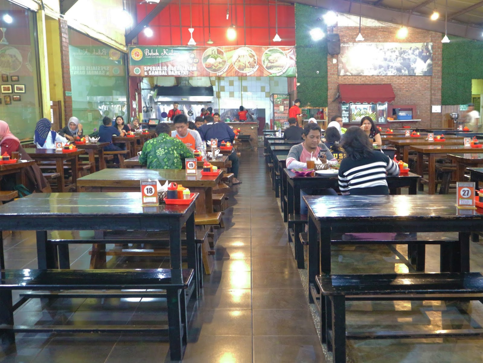 10 Rekomendasi Tempat Makan Untuk Bukber Dengan Keluarga di Tebet, Salah Satunya Warung Mafia! 1