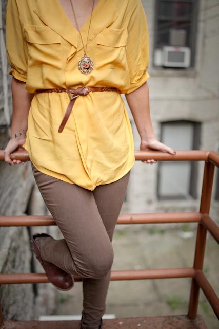 10 Warna Baju Yang Cocok Untuk Celana Cokelat 3 10 Warna Baju Yang Cocok Untuk Celana Cokelat 3