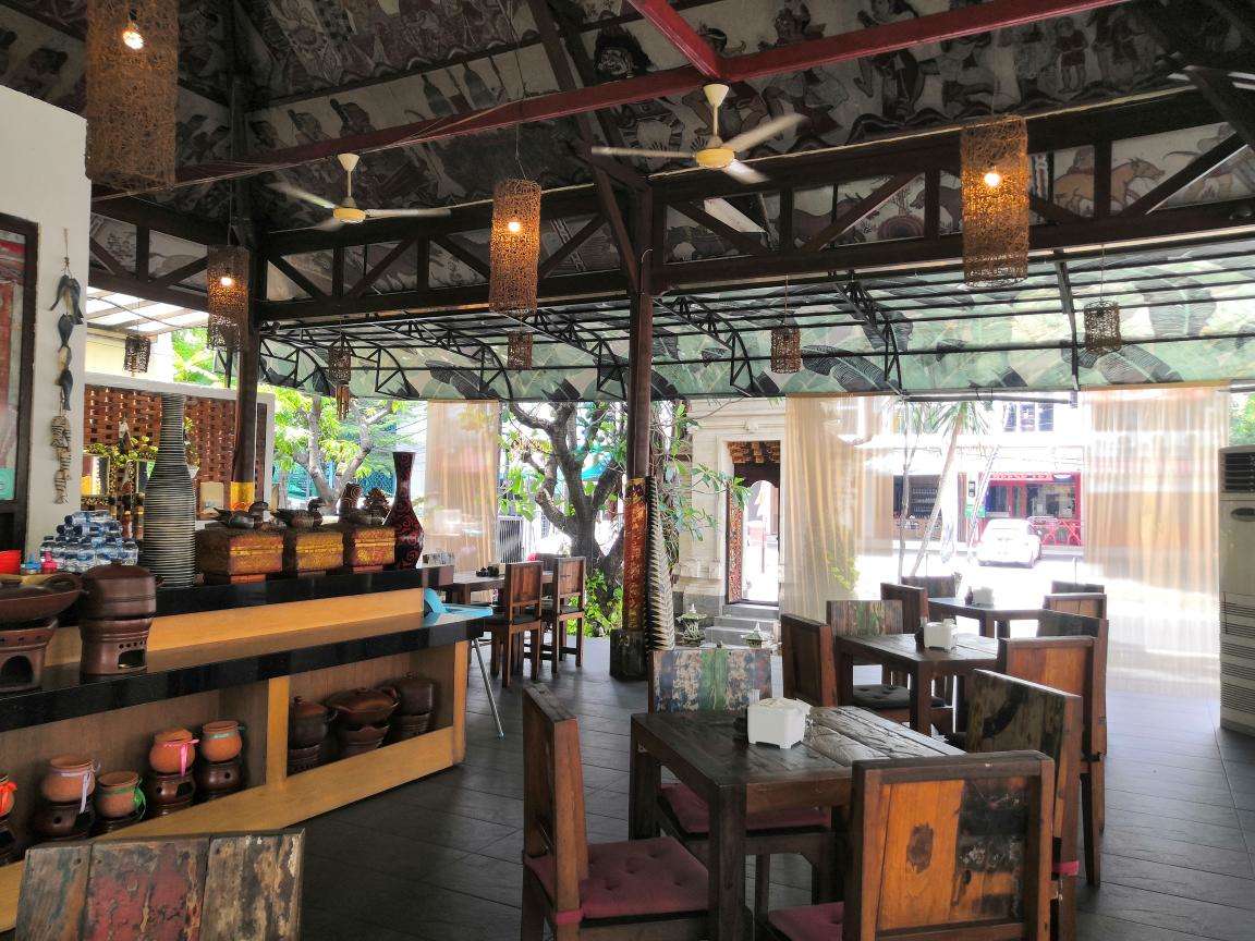 10 Rekomendasi Tempat Makan Untuk Bukber Dengan Keluarga di Tebet, Salah Satunya Warung Mafia! 4