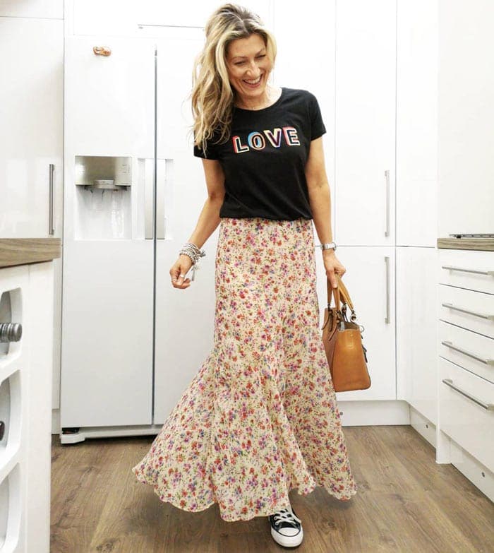 10 Baju Yang Cocok Dipakai Dengan Rok Panjang, Kekinian! 1