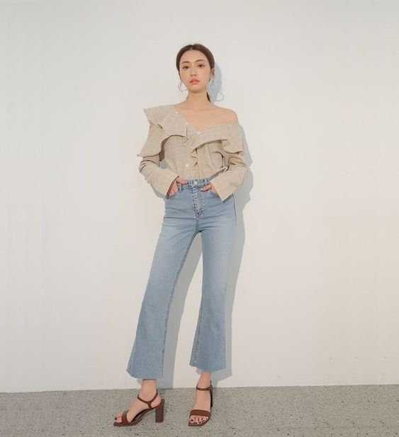 10 Warna Baju Yang Cocok Dengan Celana Jeans Biru, Klasik Tapi Stylish! 3