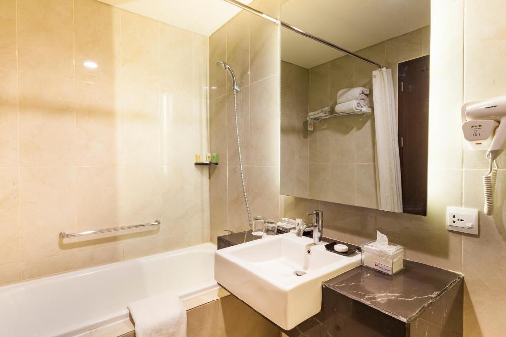 10 Daftar Hotel Yang Ada Fasilitas Bathub di Kota Malang Dengan Harga Mulai Rp320.000 Per Malam 1