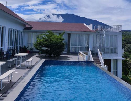 10 Daftar Villa Dengan Kolam Renang Pribadi di Puncak Buat Liburanmu, Mulai Dari Rp2.290.000 8 10 Daftar Villa Dengan Kolam Renang Pribadi di Puncak Buat Liburanmu, Mulai Dari Rp2.290.000 8