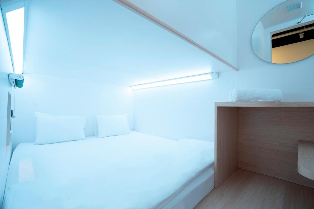 Butuh Penginapan Yang Murah? 10 Hotel Kapsul di Jakarta Ini Bisa Jadi Pilihan, Harga Mulai 100 Ribu Aja! 1 Butuh Penginapan Yang Murah? 10 Hotel Kapsul di Jakarta Ini Bisa Jadi Pilihan, Harga Mulai 100 Ribu Aja! 1