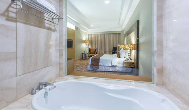 Daftar Hotel Dengan Bathtub di Surabaya Buat Staycation Dengan Harga Per Malam Mulai Rp480.000 1