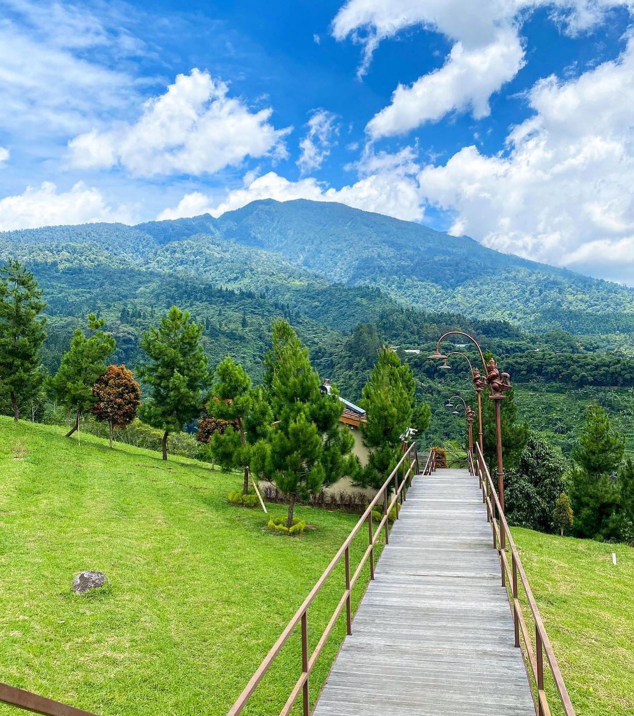 Buat Kamu Yang Ingin Merasakan Sensasi Glamping di Kancana Mandira Sukabumi, Inilah 10 Potretnya 1 Buat Kamu Yang Ingin Merasakan Sensasi Glamping di Kancana Mandira Sukabumi, Inilah 10 Potretnya 1