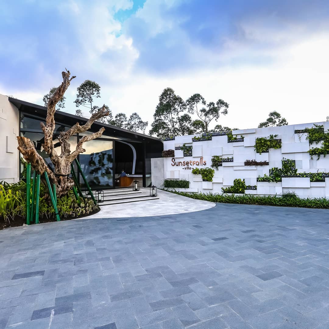 Sunsetfalls Gardens Resort, Penginapan Mewah Yang Dikelilingi 7 Gunung Dengan Pemandangan Cantik 1