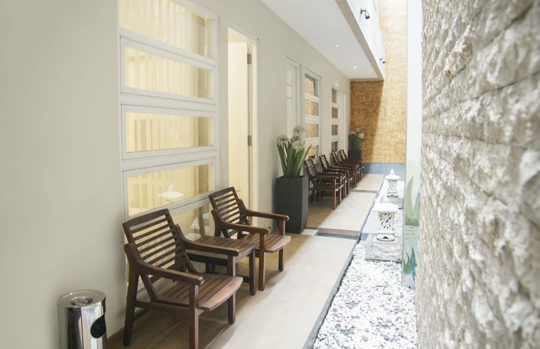 Emerald Hotel Surabaya, Penginapan Bertaraf Bintang 2 Dengan Tarif 200 Ribu Saja Per Malamnya 4 Emerald Hotel Surabaya, Penginapan Bertaraf Bintang 2 Dengan Tarif 200 Ribu Saja Per Malamnya 4