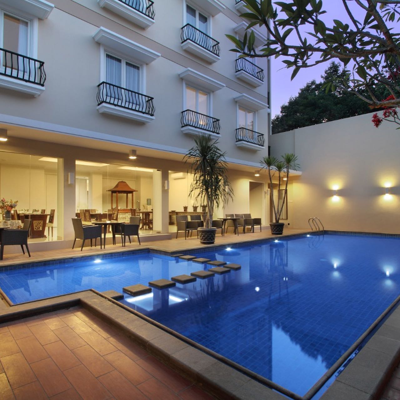Cari Akomodasi Bintang Tiga Dengan Kolam Renang di Jogja? Emersia Malioboro Bisa Menjadi Pilihan! 7