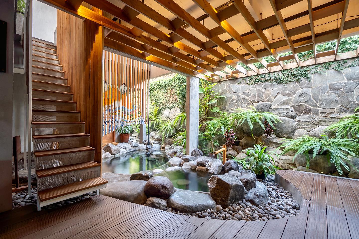 Menginap di Yats Colony Jogja, Hotel Dengan Interior Estetik Yang Anak Muda Banget Mulai Rp600.000 7