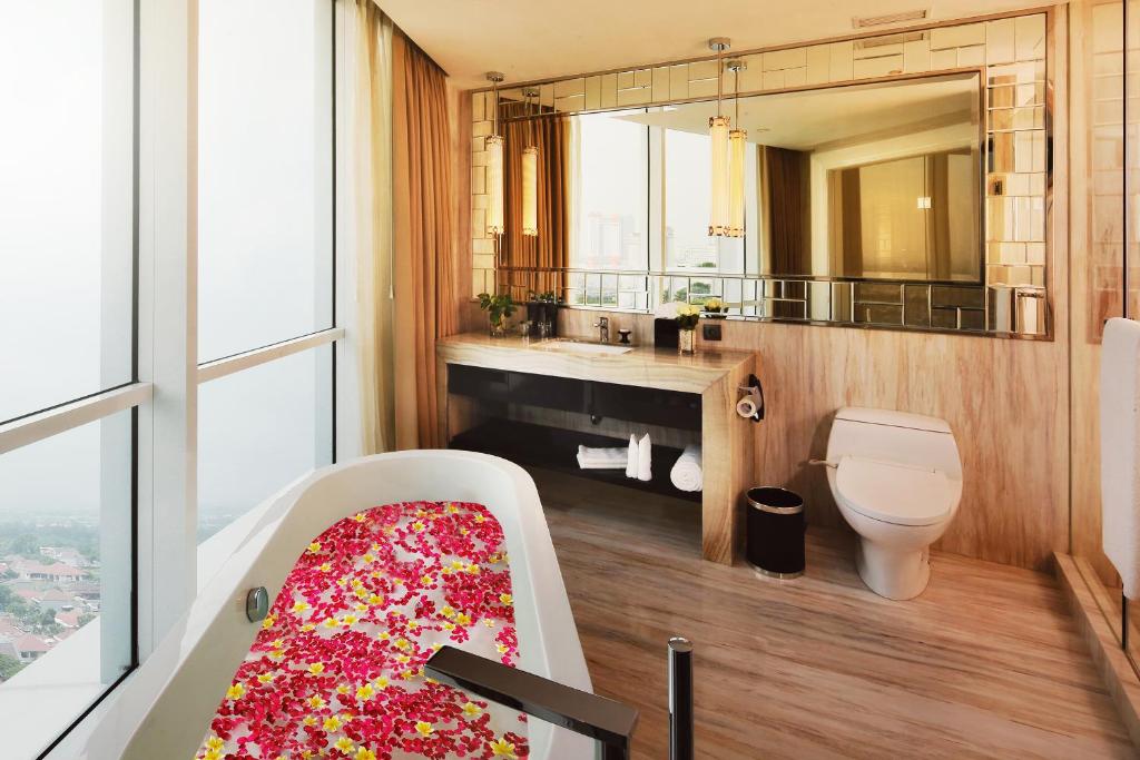 Hotel ciputra world surabaya managed by swiss belhotel international golf club agoda buffet career telp and apartemen hospital kota sby jawa timur dekat universitas di harga jadwal mal nomor telepon swimming pool restaurant review rs tarif fasilitas booking health resto spa deluxe room extension kamar karir meeting nama paket wedding profil