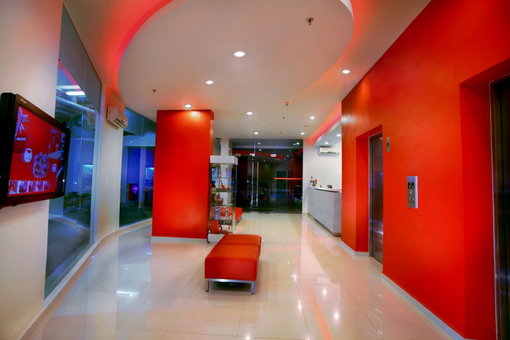 Red Planet Hotel Surabaya, Akomodasi Bintang 3 Dengan Tarif  Mulai 200 Ribuan Saja Per Malamnya 2