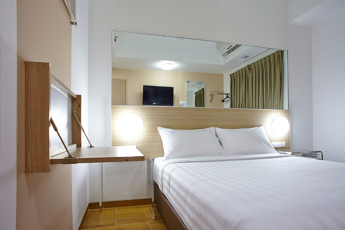 Red Planet Hotel Surabaya, Akomodasi Bintang 3 Dengan Tarif  Mulai 200 Ribuan Saja Per Malamnya 7