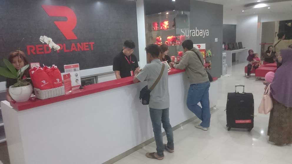 Red Planet Hotel Surabaya, Akomodasi Bintang 3 Dengan Tarif  Mulai 200 Ribuan Saja Per Malamnya 5