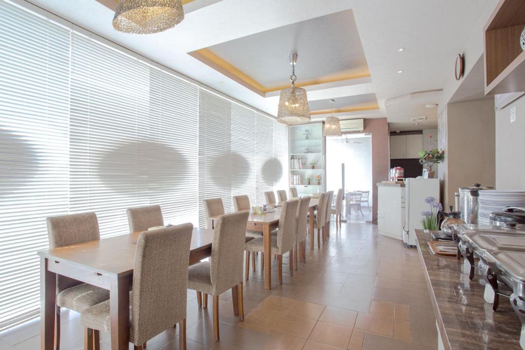 Emerald Hotel Surabaya, Penginapan Bertaraf Bintang 2 Dengan Tarif 200 Ribu Saja Per Malamnya 6 Emerald Hotel Surabaya, Penginapan Bertaraf Bintang 2 Dengan Tarif 200 Ribu Saja Per Malamnya 6