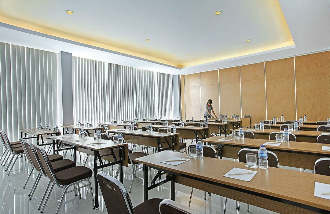 Menginap Nyaman dan Terjangkau? Amaris Hotel Embong Solusinya Mulai Rp.460.000 Per Malam 6 Menginap Nyaman dan Terjangkau? Amaris Hotel Embong Solusinya Mulai Rp.460.000 Per Malam 6