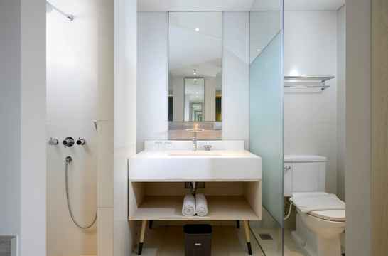 Bintang 3 Dengan Standar Internasional! Inilah La Lisa Hotel Surabaya Yang Nyaman Buat Liburan 6