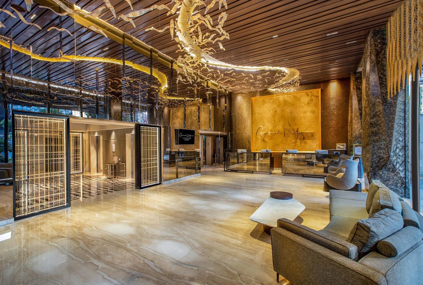 Grand Dafam Signature Surabaya, Hotel Bintang 4 Yang Menawarkan Kemewahan di Tengah Kota Pahlawan 1 Grand Dafam Signature Surabaya, Hotel Bintang 4 Yang Menawarkan Kemewahan di Tengah Kota Pahlawan 1