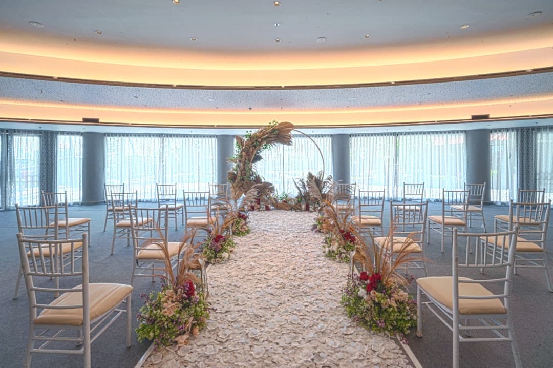 Sheraton Hotel Surabaya, Akomodasi Mewah di Pusat Kota Yang Terhubung Dengan Mall Tunjungan Plaza 10 Sheraton Hotel Surabaya, Akomodasi Mewah di Pusat Kota Yang Terhubung Dengan Mall Tunjungan Plaza 9