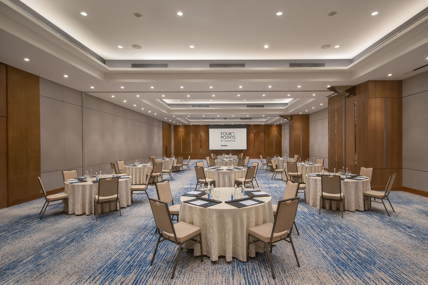 Buat Yang Suka Ngemall! Inilah Four Points Hotel Surabaya Dengan Akses Langsung Ke Tunjungan Plaza 10