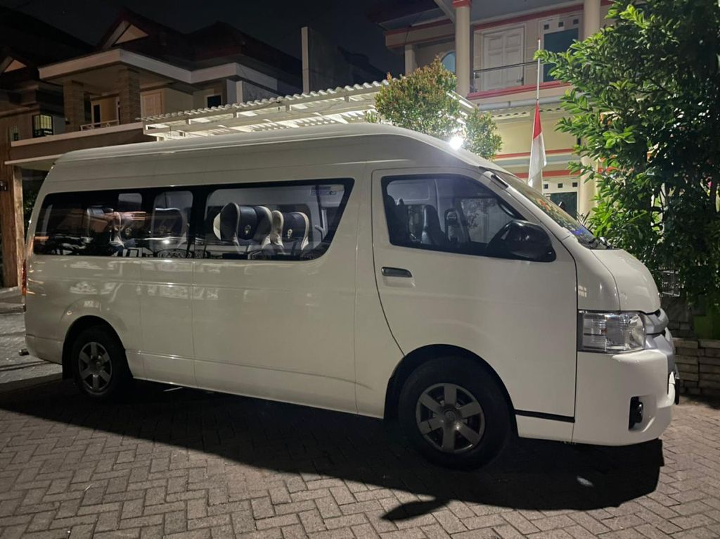 10 Rekomendasi Tempat Sewa Hiace di Malang Untuk Ke Jakarta Jogja Bali Surabaya Atau Sidoarjo 2 10 Rekomendasi Tempat Sewa Hiace di Malang Untuk Ke Jakarta Jogja Bali Surabaya Atau Sidoarjo 2