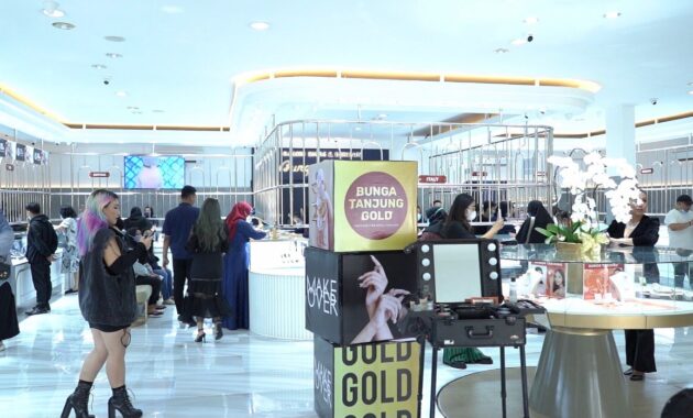 Bunga Tanjung, Pusat Perhiasan Emas & Berlian Modern, Trendsetter Emas Fashion dengan Model Baru Setiap Harinya 5 Bunga Tanjung, Pusat Perhiasan Emas & Berlian Modern, Trendsetter Emas Fashion dengan Model Baru Setiap Harinya 5