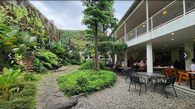 Ayam Sari Rasa Bandung: Kuliner Bandung Paling Viral, Pedasnya Bikin Ketagihan! 20 Ayam Sari Rasa Bandung