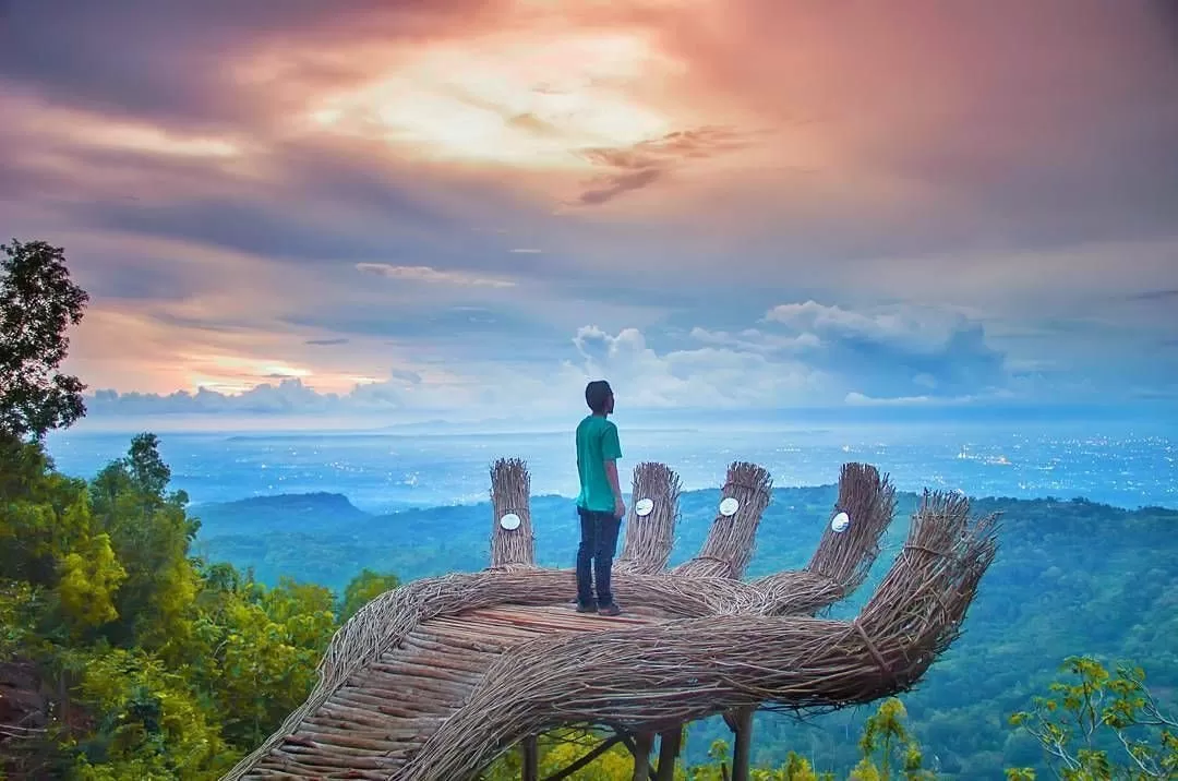 wisata alam hutan pinus pengger