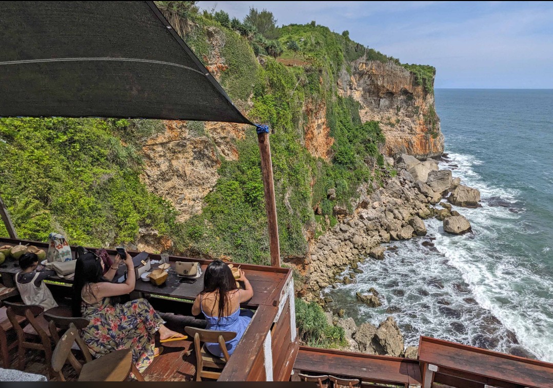 Puncak Segoro Paling Update - 3 Sensasi Laut dari Tebing Tinggi di Yogyakarta 1 puncak segoro spot hits