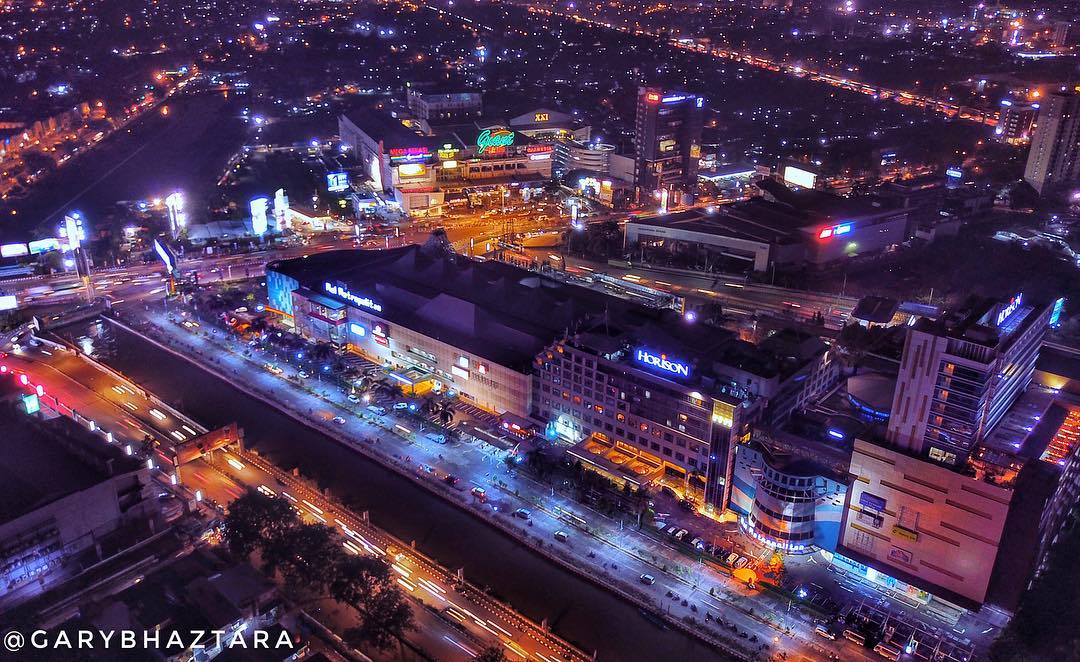 Pemandangan malam area Bekasi untuk panduan kuliner keluarga