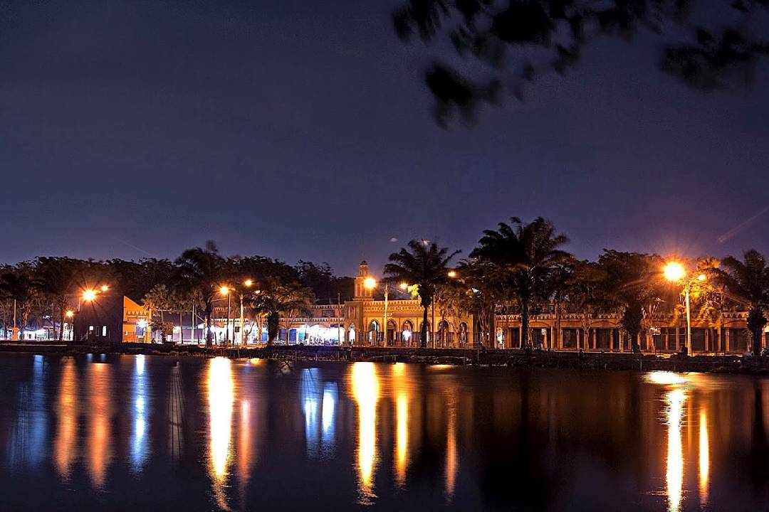 Suasana kuliner malam Summarecon Bekasi untuk keluarga