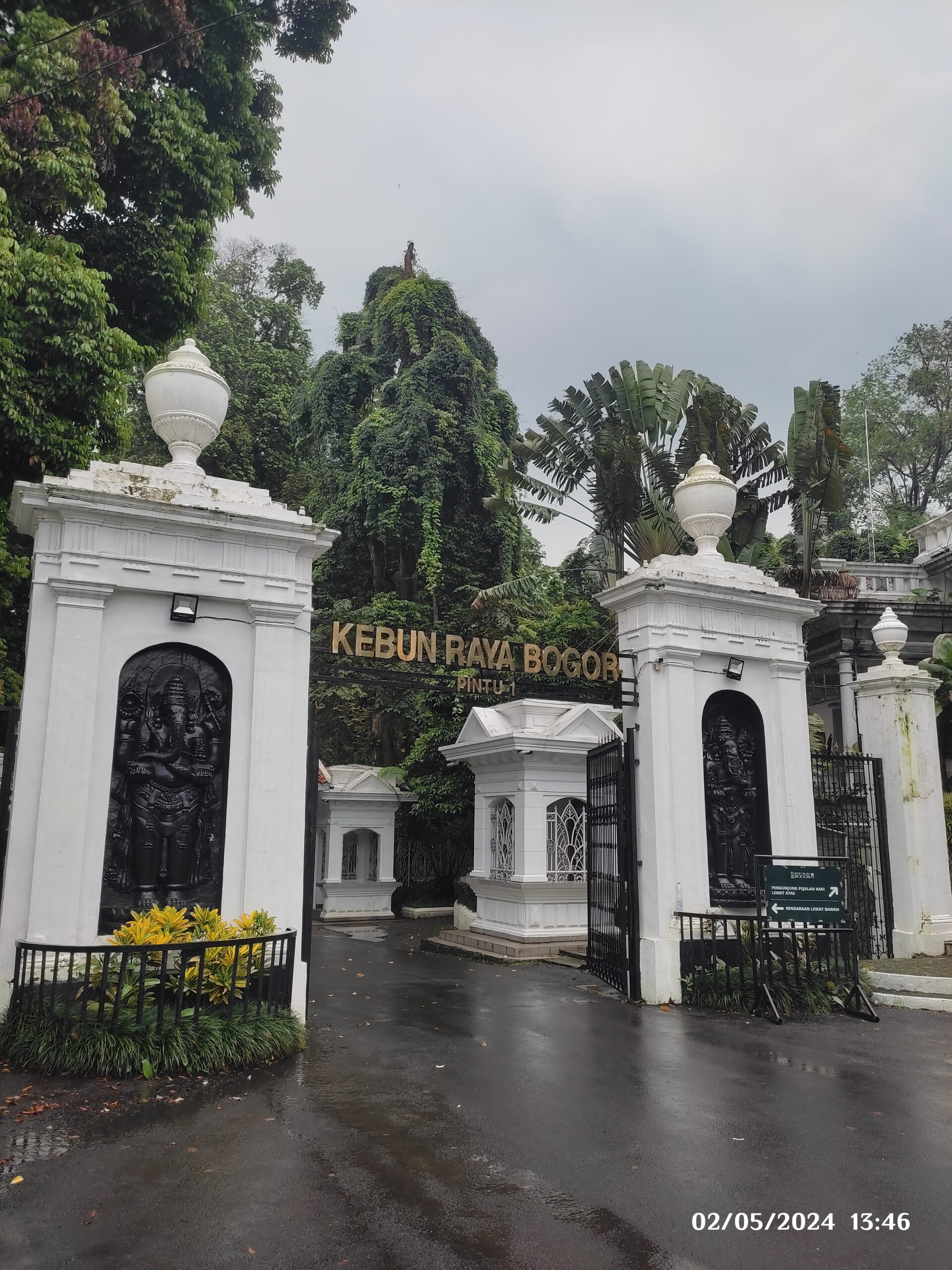 parkir kebun raya bogor