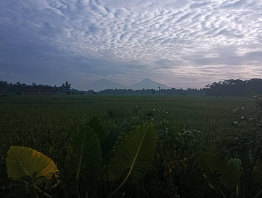 Pemandangan gunung dan danau di Boyolali