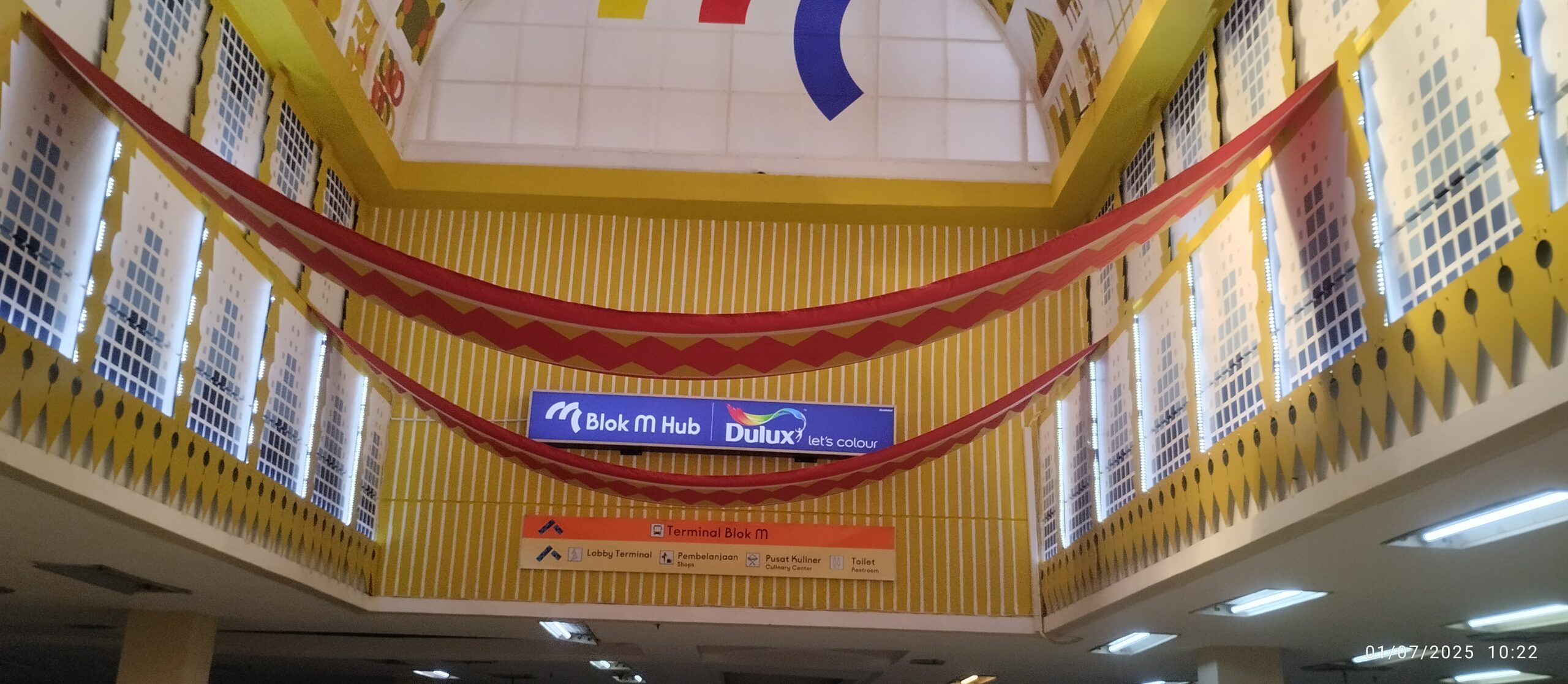 Akses Blok M Hub untuk keluarga menuju Taman Literasi