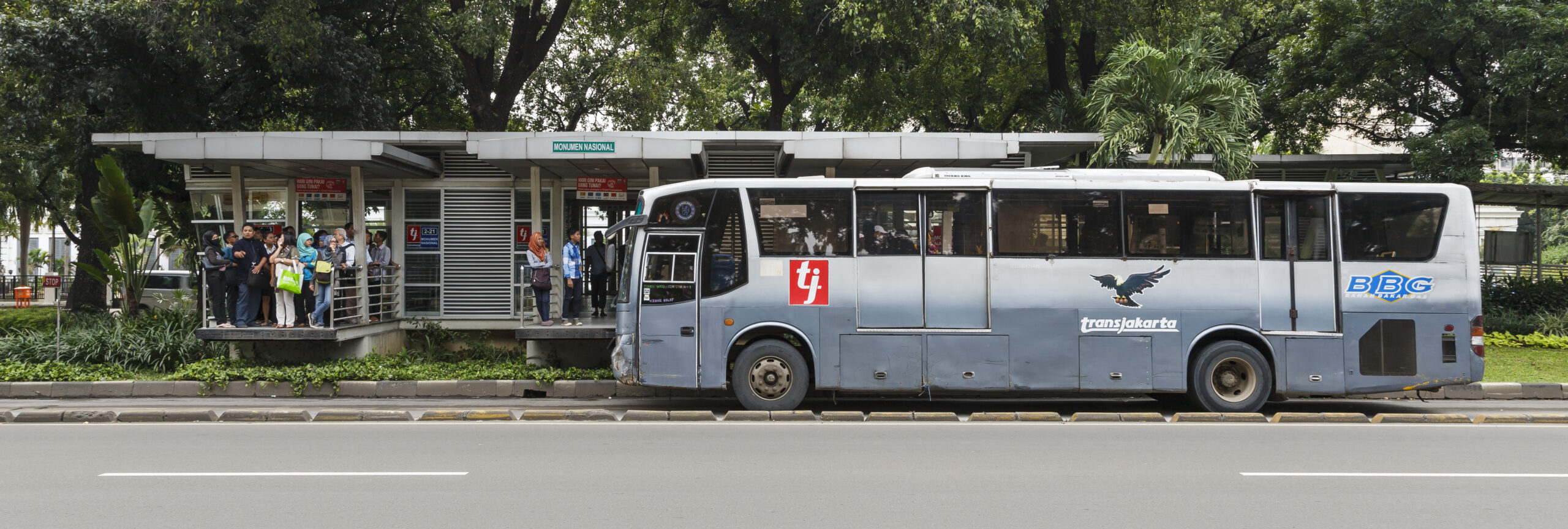 Halte Monumen Nasional untuk akses transportasi umum Jakarta